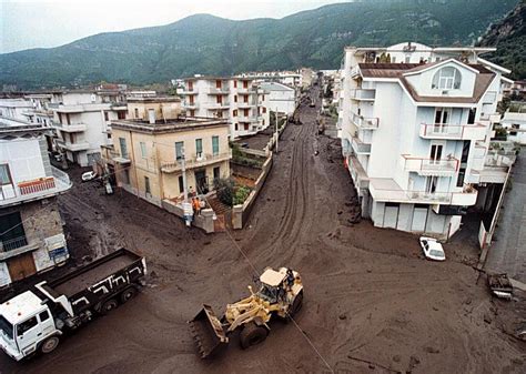 sarno versace 1998 alluvione|Vent’anni fa l’alluvione di Sarno Il ricordo di chi ha perso tutto .